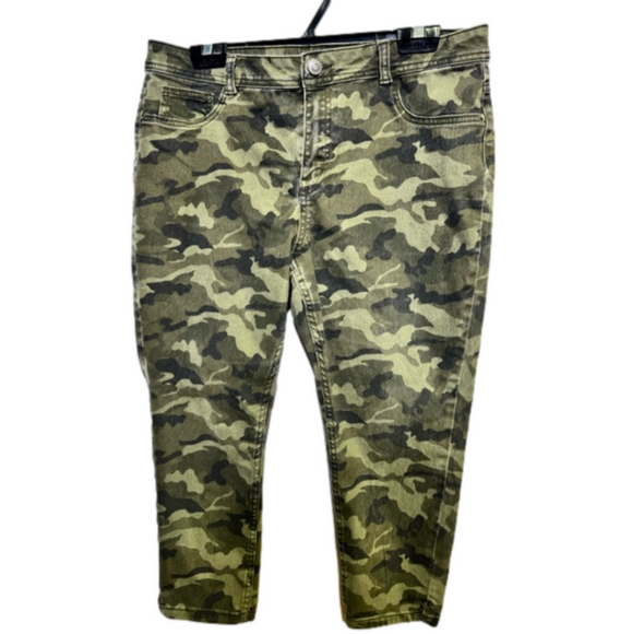 Woman’s George army capri - Picture 1 of 2